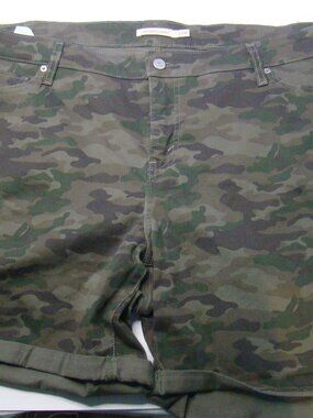Levi’s Shorts Women’s Plus Size 22W Green Camo Mid Length Denim Pockets Cuffed